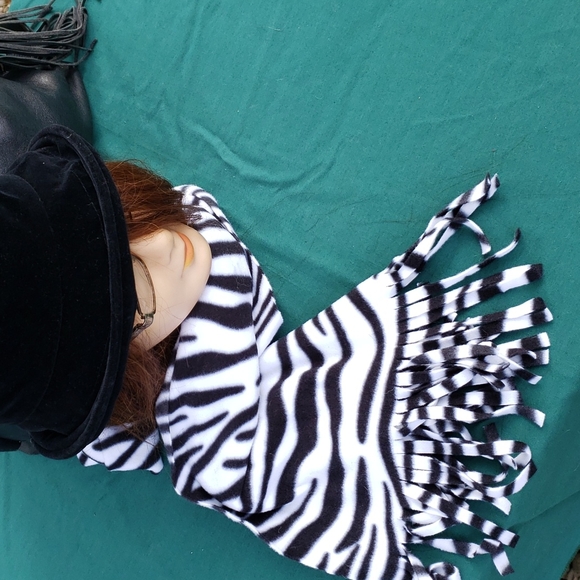 Scarf - Picture 1 of 2